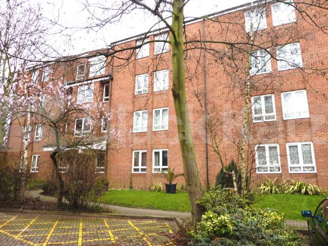 			PERFECT FOR TWO SHARERS!, 1 Bedroom, 1 bath, 1 reception Flat			 Reachview Close, CAMDEN